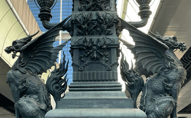 麒麟も獅子も左側が口を開けた阿形像