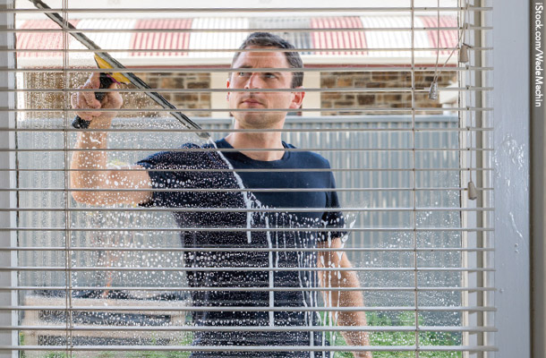 窓の掃除は誰がやる？