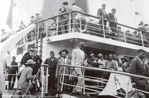1962年、英南部サウサンプトン港に到着した西インド諸島からの移民たち
