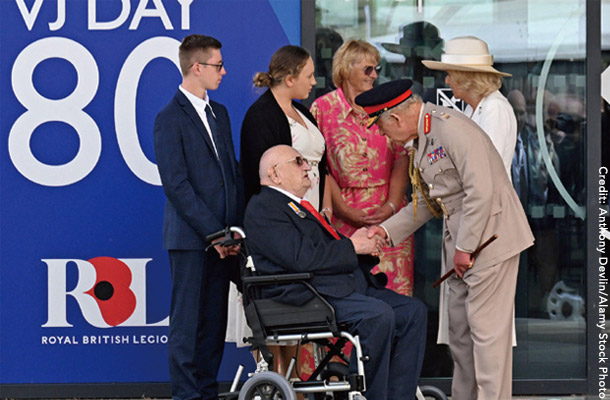 対日戦勝記念式典に出席したチャールズ国王（写真右から2番目）とカミラ王妃（同右）
