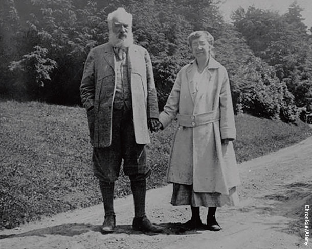 晩年のグレアム・ベル（写真左）と、妻のメイベル（同右）